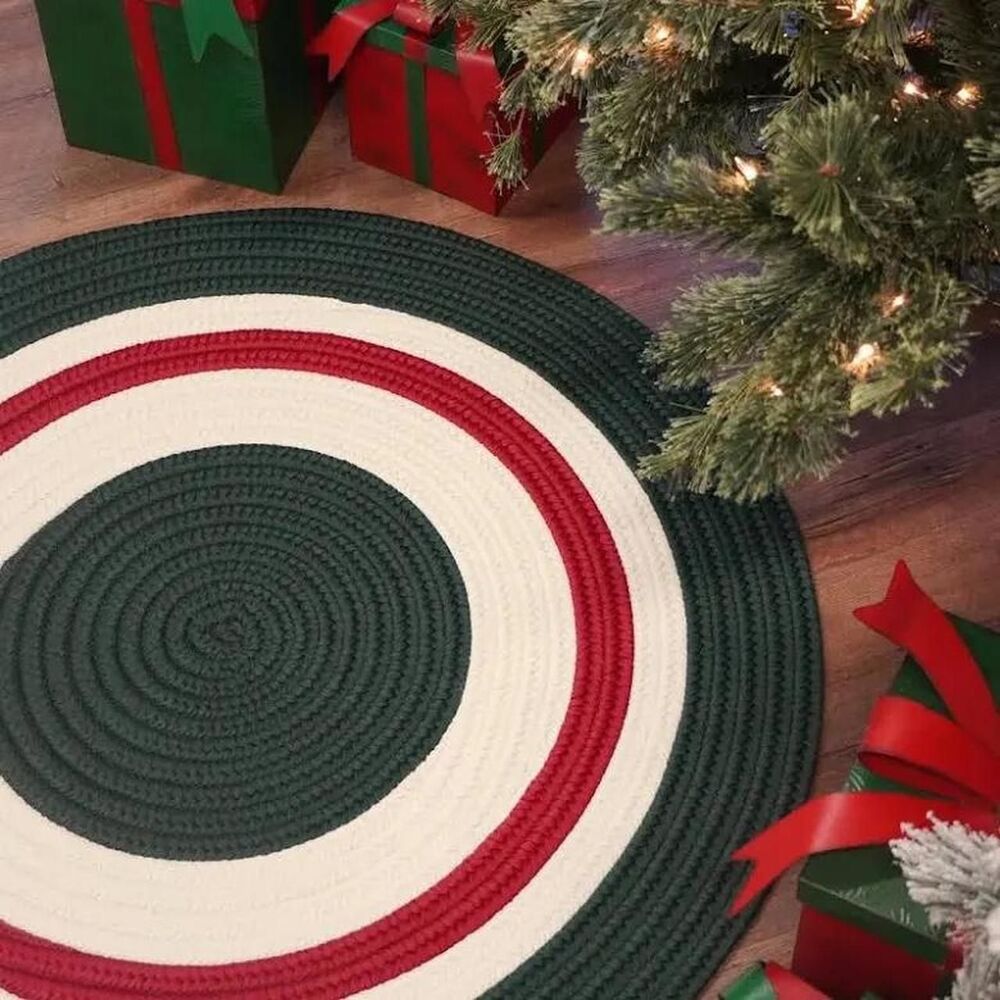 Handcrafted Colonial Mills Christmas Braided 4' Round Rug